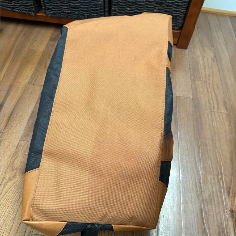 DSW Black and Tan Duffel Bag - Picture 4 of 4